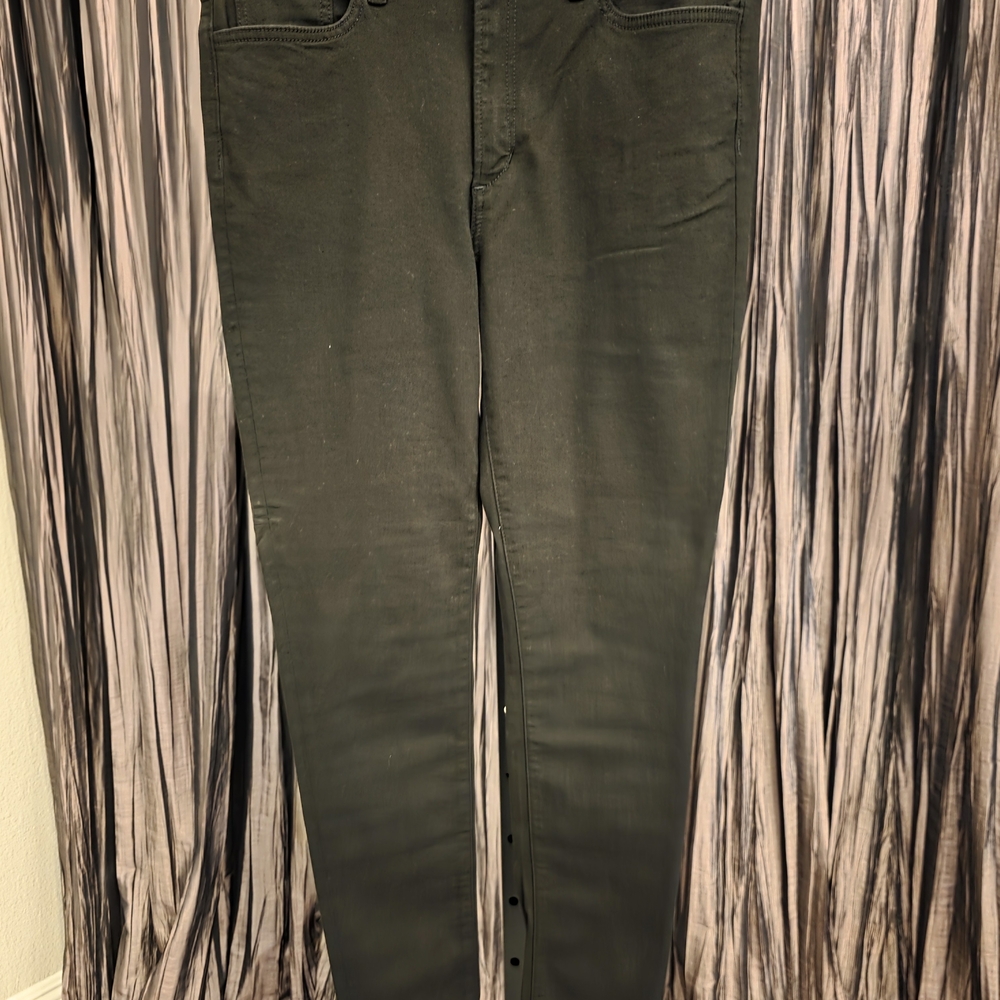 NWT.  Joe's Jeans 'The Charlie' in Black. Sz.31
